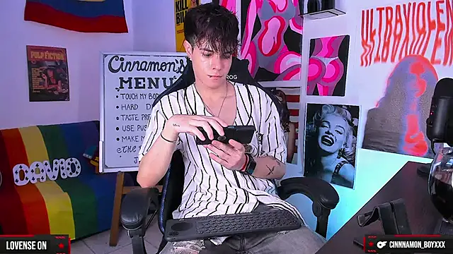 Snapshot of cinnamon_boyxxx chatting on 12-06-24, 04:03 cinnamon boyxxx online show from 12-06-24, 04:03