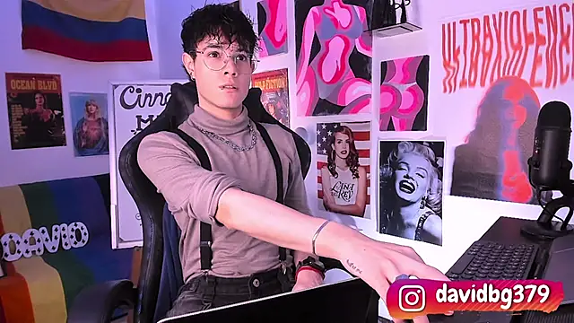 Snapshot of cinnamon_boyxxx chatting on 03-09-25, 01:56 cinnamon boyxxx online show from 03-09-25, 01:56