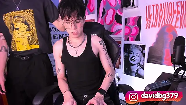 Snapshot of cinnamon_boyxxx chatting on 03-20-25, 01:35 cinnamon boyxxx online show from 03-20-25, 01:35