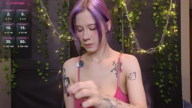 Snapshot of christy_memeow chatting on 01-18-26, 02:21 christy memeow online show from 01-18-26, 02:21