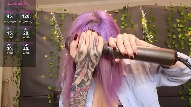 Snapshot of christy_memeow chatting on 01-19-26, 01:37 christy memeow online show from 01-19-26, 01:37