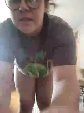 Snapshot of velvetta_ chatting on 12-19-24, 05:29 velvetta online show from 12-19-24, 05:29