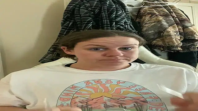 Snapshot of velvetta_ chatting on 03-17-25, 07:04 velvetta online show from 03-17-25, 07:04