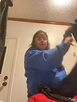 Snapshot of velvetta_ chatting on 03-23-25, 05:21 velvetta online show from 03-23-25, 05:21