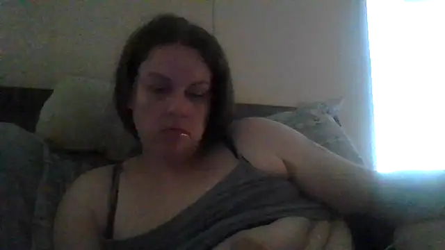 Snapshot of velvetta_ chatting on 09-23-25, 02:31 velvetta online show from 09-23-25, 02:31