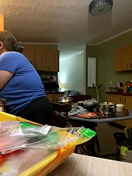 Snapshot of velvetta_ chatting on 10-13-25, 10:32 velvetta online show from 10-13-25, 10:32