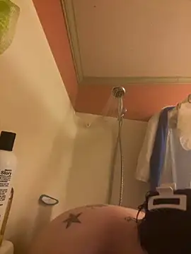 Snapshot of velvetta_ chatting on 10-25-25, 04:42 velvetta online show from 10-25-25, 04:42