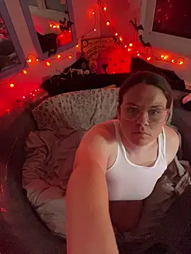 Snapshot of velvetta_ chatting on 10-27-25, 08:29 velvetta online show from 10-27-25, 08:29