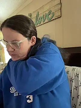 Snapshot of velvetta_ chatting on 11-18-25, 05:17 velvetta online show from 11-18-25, 05:17