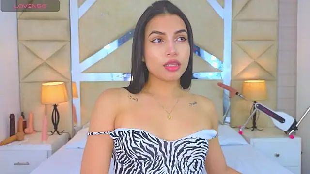 Tiphani walker  online show from 09-25-25, 12:03