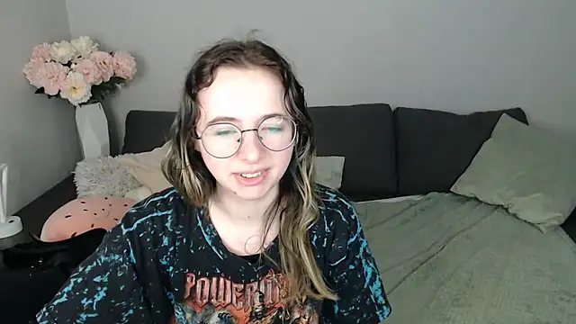 Mini Diva online show from 10-26-25, 09:04