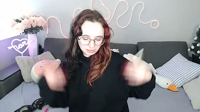 Mini Diva online show from 02-24-26, 09:07