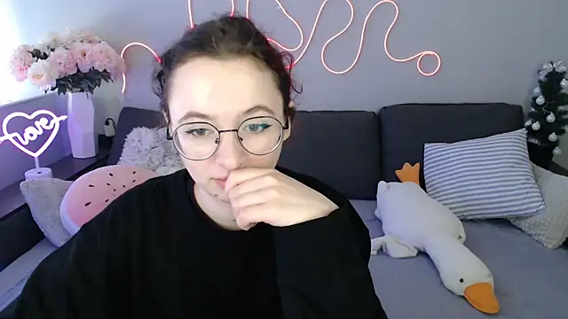 Mini Diva online show from 03-17-26, 09:12