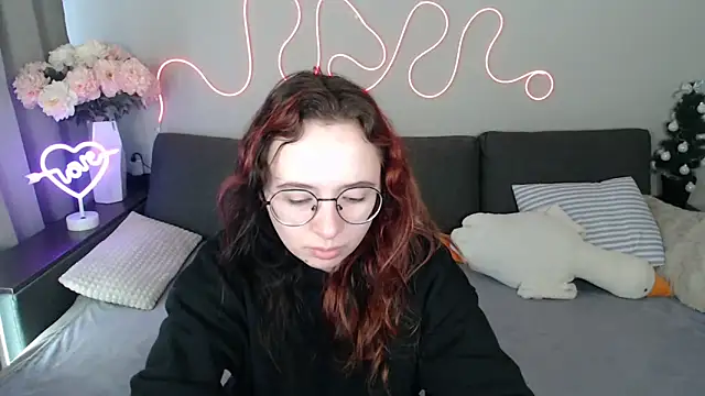 Mini Diva online show from 04-18-26, 08:29