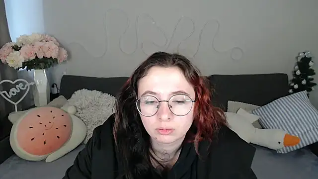 Mini Diva online show from 04-24-26, 08:06