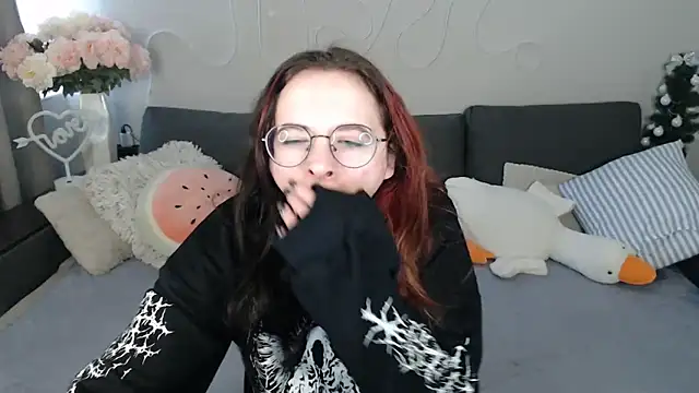 Mini Diva online show from 04-28-26, 08:30