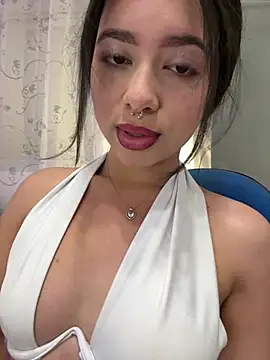 Snapshot of AliceJovovich chatting on 12-30-24, 10:43 AliceJovovich online show from 12-30-24, 10:43