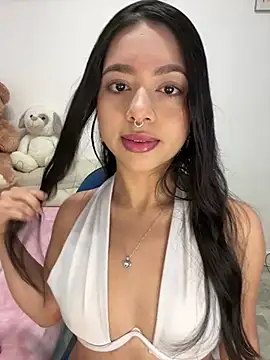 Snapshot of AliceJovovich chatting on 03-06-25, 10:52 AliceJovovich online show from 03-06-25, 10:52