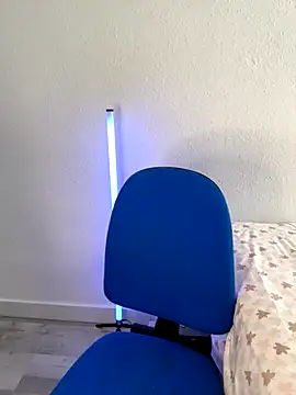 Snapshot of AliceJovovich chatting on 10-08-25, 10:13 AliceJovovich online show from 10-08-25, 10:13