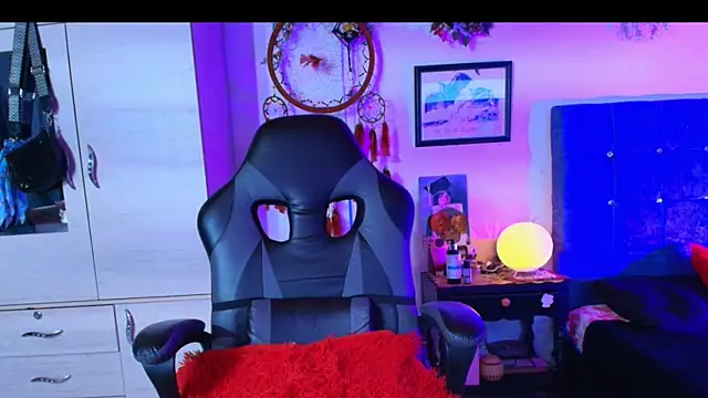 Snapshot of bathory_vamps chatting on 11-12-25, 02:17 bathory vamps online show from 11-12-25, 02:17