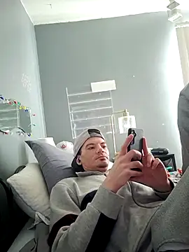 gifted723 online show from 12-04-25, 09:23