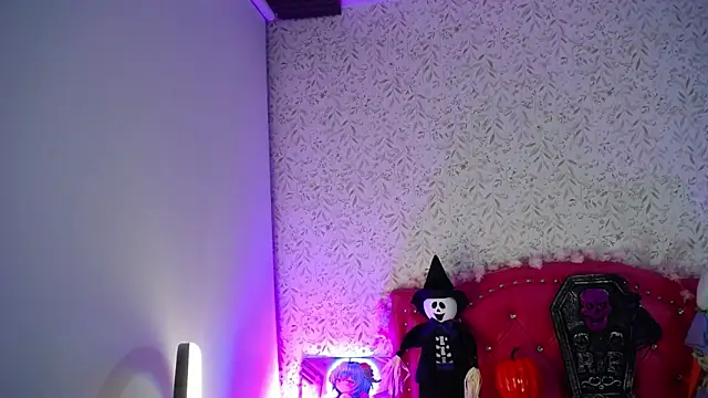 luly pink online show from 10-24-25, 04:31