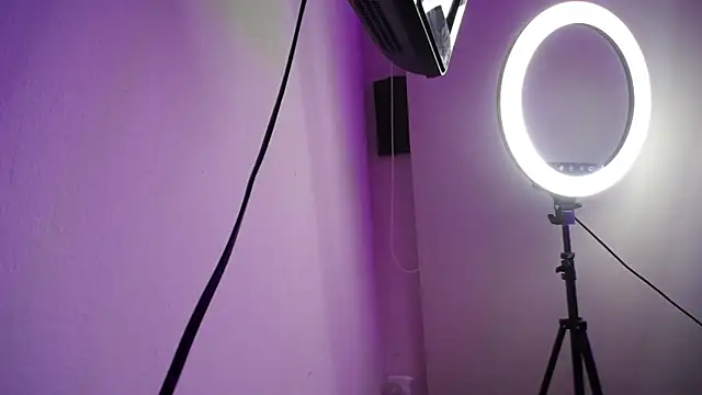 luly pink online show from 10-24-25, 10:06