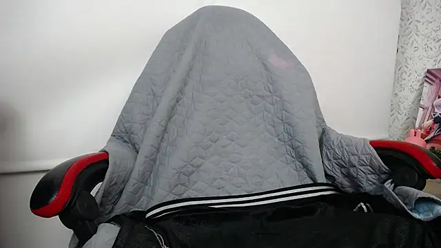 luly pink online show from 11-12-25, 03:29