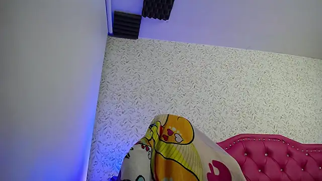 luly pink online show from 11-22-25, 01:37