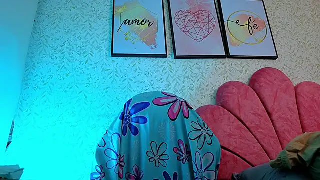 Snapshot of luly_pink chatting on 06-23-26, 05:05 luly pink online show from 06-23-26, 05:05