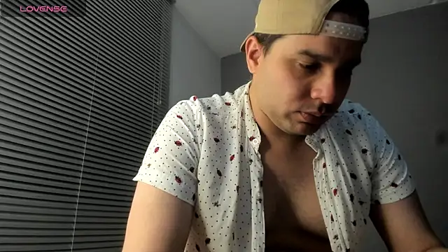 Snapshot of Latin_boy_surprisee chatting on 05-03-26, 12:38 Latin boy surprisee online show from 05-03-26, 12:38