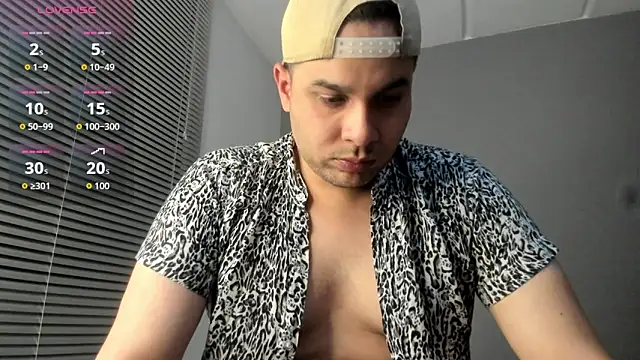 Snapshot of Latin_boy_surprisee chatting on 06-09-26, 12:22 Latin boy surprisee online show from 06-09-26, 12:22