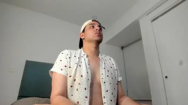 Latin boy surprisee online show from 07-03-26, 01:56