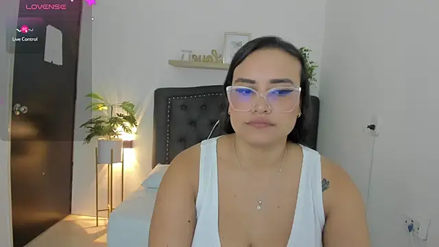 Snapshot of zoe_danae_ chatting on 02-08-25, 12:06 zoe danae online show from 02-08-25, 12:06