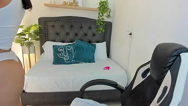 Snapshot of zoe_danae_ chatting on 02-22-25, 12:19 zoe danae online show from 02-22-25, 12:19