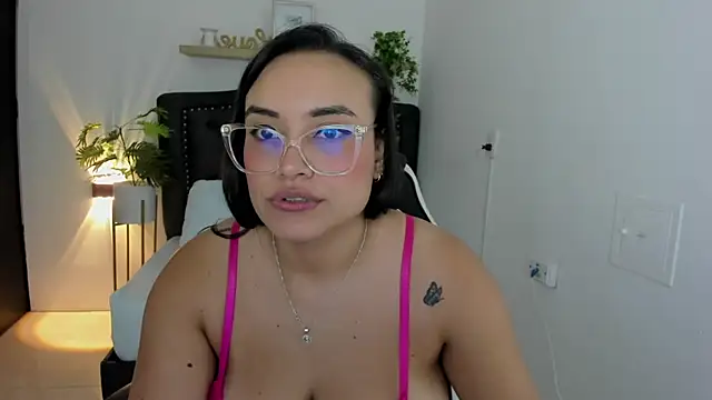 Snapshot of zoe_danae_ chatting on 03-04-25, 12:01 zoe danae online show from 03-04-25, 12:01