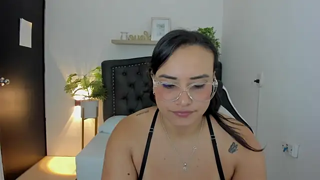 Snapshot of zoe_danae_ chatting on 03-06-25, 12:09 zoe danae online show from 03-06-25, 12:09