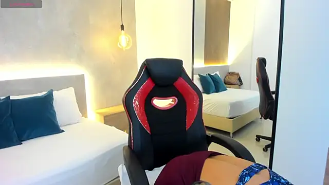 Snapshot of zoe_danae_ chatting on 01-08-26, 12:07 zoe danae online show from 01-08-26, 12:07