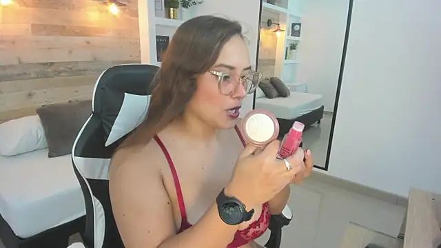 Snapshot of zoe_danae_ chatting on 02-18-26, 12:23 zoe danae online show from 02-18-26, 12:23