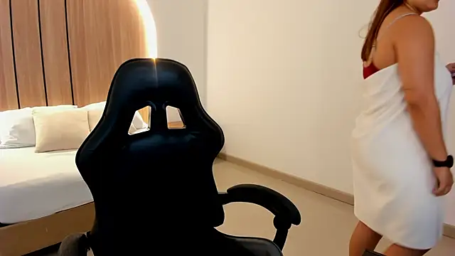 Snapshot of zoe_danae_ chatting on 03-06-26, 12:12 zoe danae online show from 03-06-26, 12:12