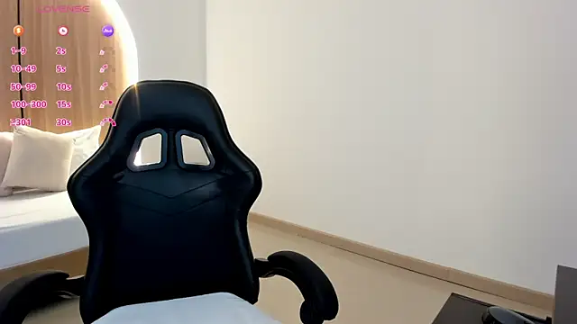 Snapshot of zoe_danae_ chatting on 03-14-26, 12:32 zoe danae online show from 03-14-26, 12:32