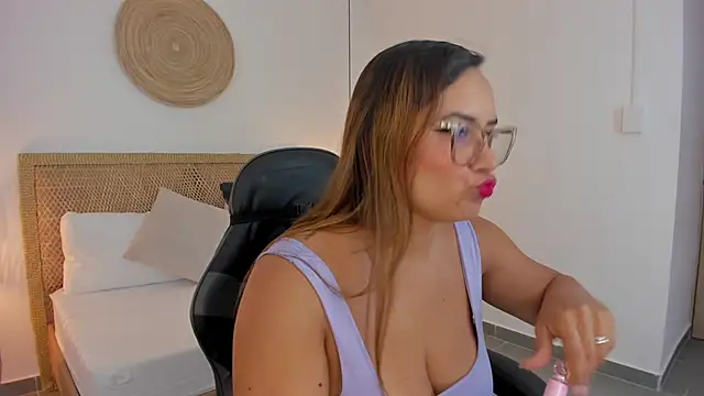 Snapshot of zoe_danae_ chatting on 07-15-26, 12:21 zoe danae online show from 07-15-26, 12:21