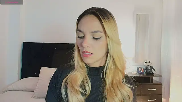 Snapshot of MeganLorensx chatting on 04-09-26, 10:26 MeganLorensx online show from 04-09-26, 10:26
