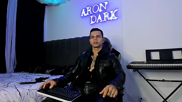 Snapshot of Aron_Dark chatting on 12-29-24, 11:18 Aron Dark online show from 12-29-24, 11:18