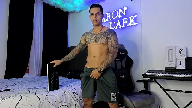 Snapshot of Aron_Dark chatting on 01-03-25, 09:15 Aron Dark online show from 01-03-25, 09:15