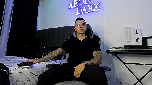 Snapshot of Aron_Dark chatting on 01-10-25, 12:27 Aron Dark online show from 01-10-25, 12:27
