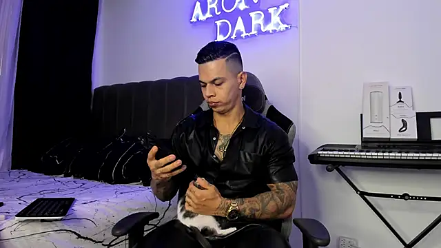Snapshot of Aron_Dark chatting on 01-10-25, 12:15 Aron Dark online show from 01-10-25, 12:15