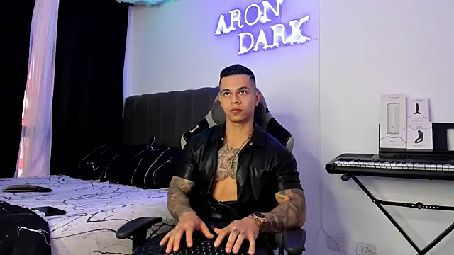 Snapshot of Aron_Dark chatting on 01-10-25, 03:16 Aron Dark online show from 01-10-25, 03:16