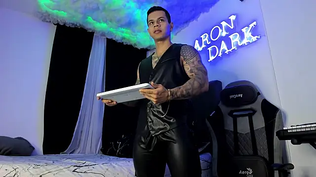 Snapshot of Aron_Dark chatting on 02-09-25, 11:47 Aron Dark online show from 02-09-25, 11:47