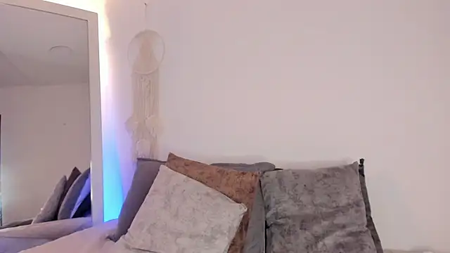 EmmaCollemann online show from 11-14-25, 07:45